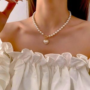 Rhinestone Shell Heart Pendent Necklace/Choker